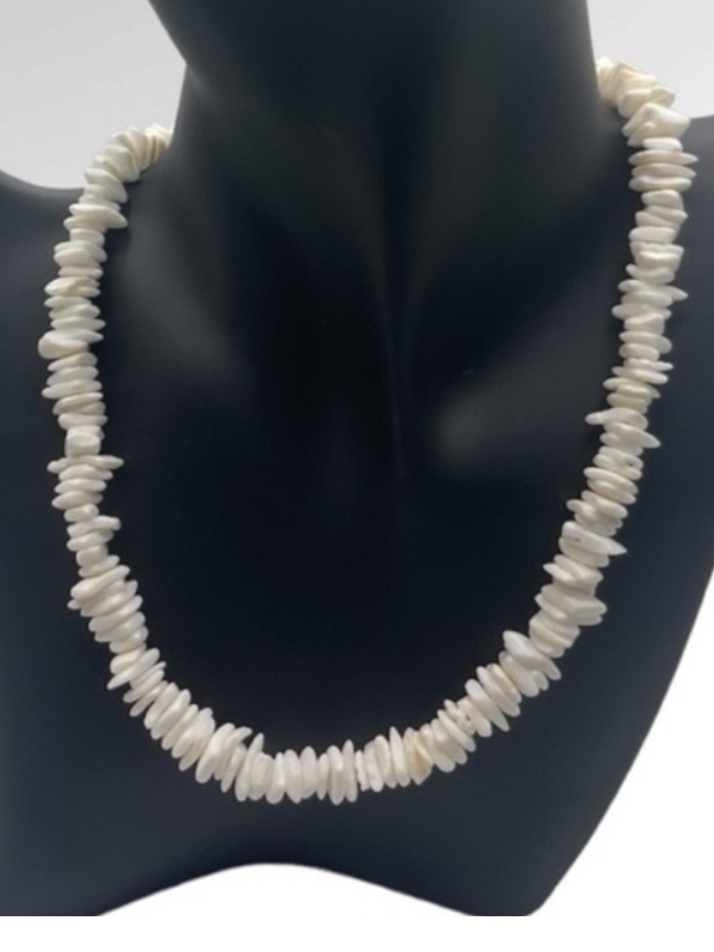 VINTAGE WHITE SHELL CHOKER NECKLACE UNISEX